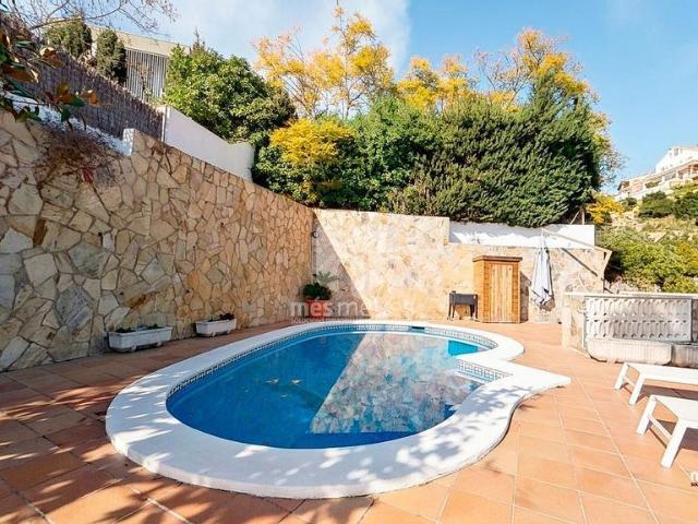 Chalet en venta en calle Berguedà, Alella, de 145 m² 4 habitaciones por 750.000