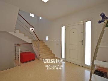 Chalet en venta en Alella. Excelente casa con piscina en La Serreta, Alella. Chalets.