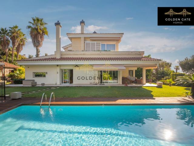 Chalet en venta en Alella. Exclusiva Villa en Can Teixidó: Un Paraíso a Pocos Minutos de Barcelona. Chalets.