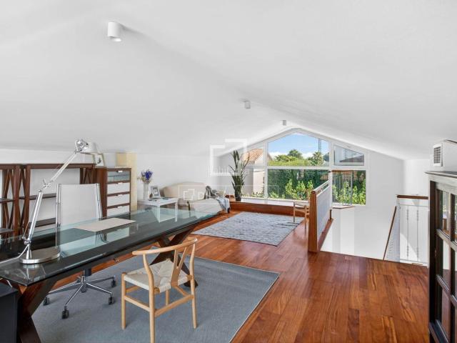 Chalet en venta en Alella. Villa a cuatro vientos con jardín y piscina en venta junto a Can Teixidó, Allela. Chalets.
