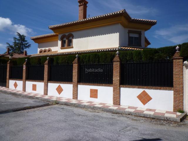 Chalet en venta en Alfacar. Exclusivo chalet con ascensor, piscina y vistas panorámicas sobre Granada. Chalets.