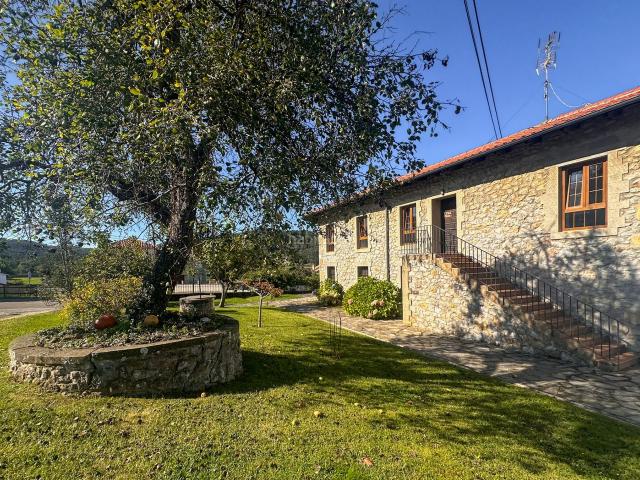 Chalet en venta en Alfoz de Lloredo. VIVIENDA CON 3 APARTAMENTOS TURÍSTICOS Y TERRENO DE 2.957 M² URBANO. Chalets Alfoz de.