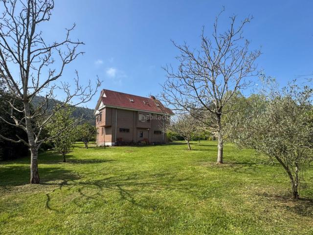 Chalet en venta en Alfoz de Lloredo. CHALET INDEPENDIENTE CON JARDÍN DE 2.000 M2. Chalets Alfoz de.