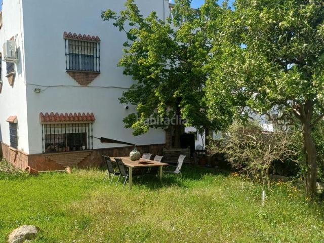 Chalet en venta en Algeciras, La Granja La Colina Los Pastores. Acogedor Chalet en Algeciras con Piscina y Amplio Jardín. Chalets.