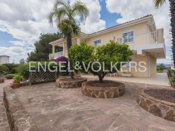 Chalet en venta en Alginet, Valencia
