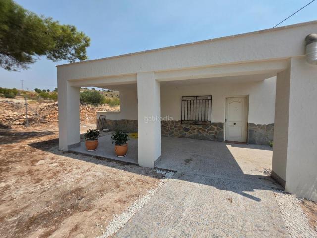 Chalet en venta en Algueña. Tu refugio en la naturaleza te espera en Algueña!. Chalets.