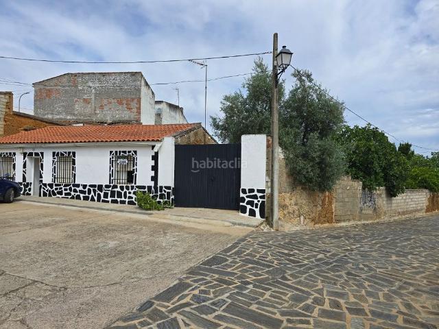 Chalet en venta en Aliseda. VIVIENDA PLANTA BAJA CON PATIO GRANDE EN ALISEDA CÁCERES. Chalets.