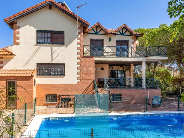 Chalet en venta en Aljaraque, Dehesa Monacilla. Exclusivo chalet independiente en La Dehesa Golf, con piscina privada, gran terraza, 5 dormitorios y 5 baños, con garaje privado. Chalets.