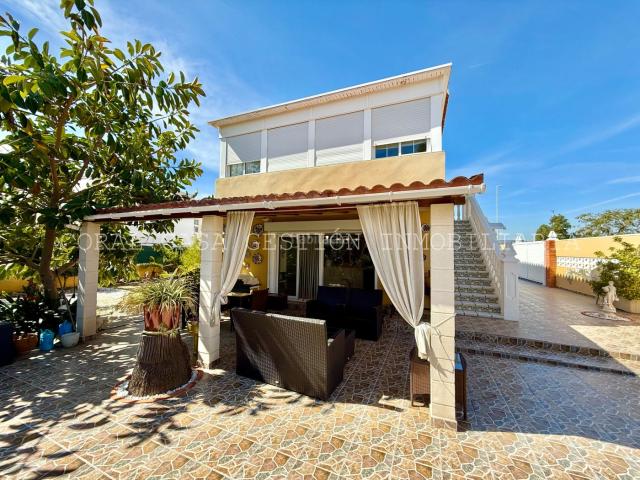 Chalet en venta en Almenara. Espectacular vivienda independiente con vistas al mar, a 50 metros del mar en Playa de Almenara. Chalets.