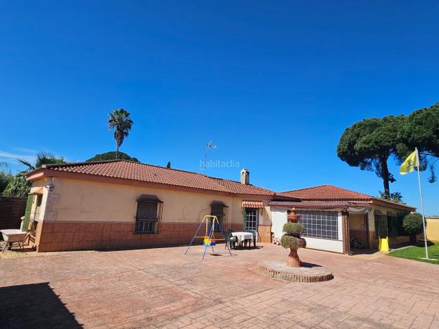 Chalet en venta en Almensilla. OCASIÓN! GRAN CHALET INDEPENDIENTE DE UNA PLANTA CON PISCINA Y GRAN PARCELA. Chalets.