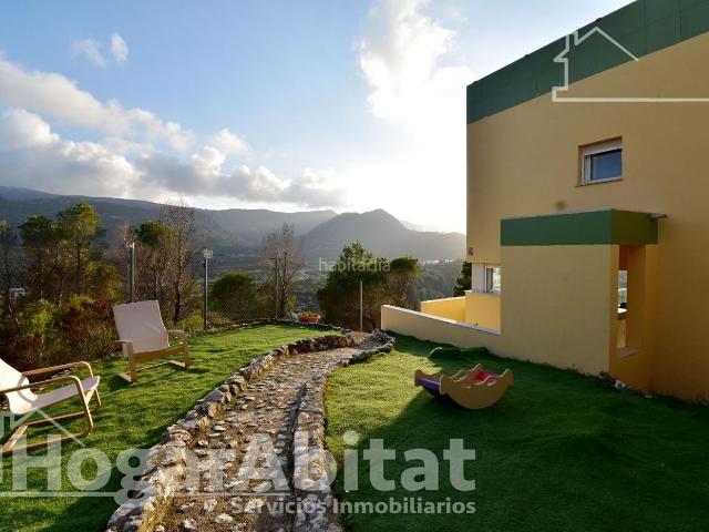 Chalet en venta en Almiserà. CHALET ESPECTACULAR! AMPLIO Y MUY LUMINOSO CON GARAJE Y TRES TERRAZAS. Chalets.