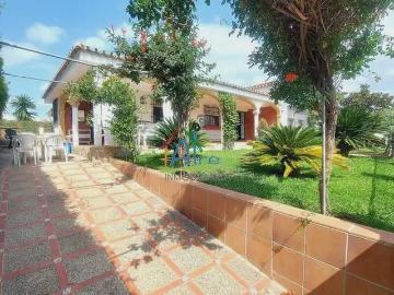 Villa en venta en Almonte - Jardín