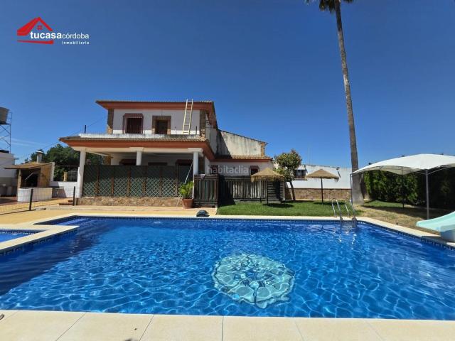 Chalet en venta en Almodóvar del Río. IMPRESIONANTE CHALET CON DOS VIVIENDAS INDEPENDIENTES Y PISCINA EN CUEVAS BAJAS 1.500 m2 PARCELA ALTA RENTABILIDAD. Chalets Almodóvar del.