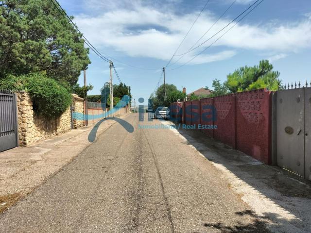 Chalet en venta en Almodóvar del Río. Venta de Casa Independiente sin posesión no visitable en Urbanización Injertal De Las Cuevas Almodóvar del Río Córdoba. Chalets Almodóvar del.
