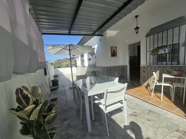 Chalet en venta en Almogía. CASA EN UNA SOLA PLANTA EN IMPECABLE ESTADO Y GRAN PARCELA. Chalets.