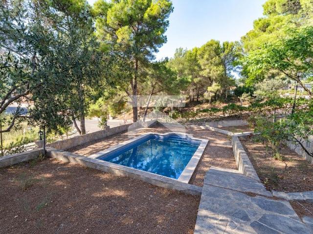 Chalet en venta en Almoster. Vivienda con piscina, jardín y rodeada de naturaleza. Chalets.