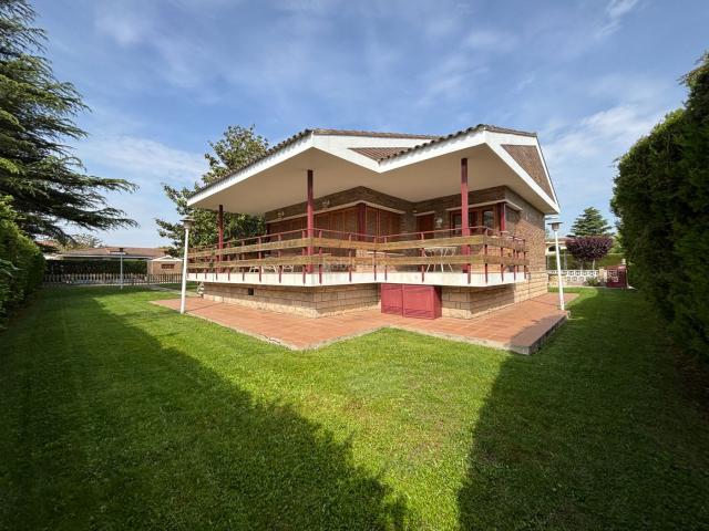 Chalet en venta en Alpicat. casa en la Cerdera Alpicat. Chalets.
