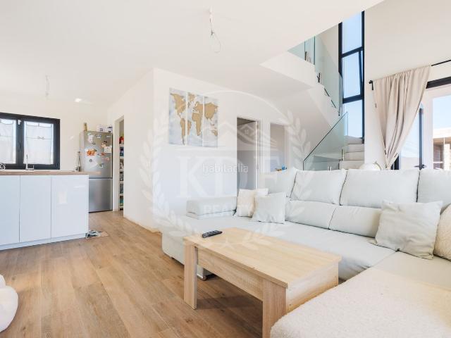 Chalet en venta en Arafo. Chalet independiente de 4 hab. con 665 m² de parcela y terraza en Arafo. Chalets.
