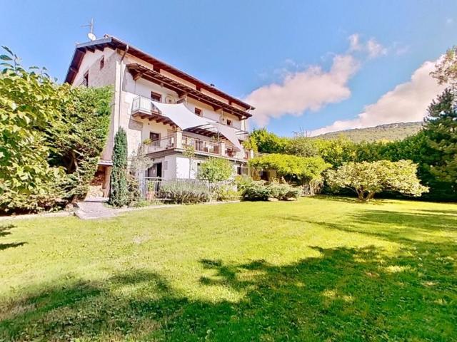 Chalet en venta en Arakil. CASA UNIFAMILIAR CON TERRENO Y ASCENSOR EN IZURDIAGA. Chalets.