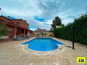 Villa en venta en Valdetórtola - Aire acondicionado