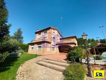 Villa en venta en Valdetórtola - Piscina