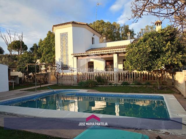 Chalet en venta en Arcos de la Frontera. CHALET CON PISCINA EN JUNTA DE LOS RIOS. Chalets Arcos de la.