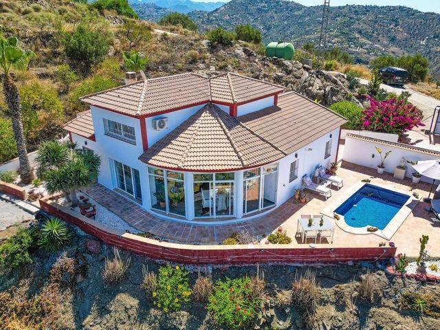 Chalet en venta en Arenas, Málaga Costa del Sol