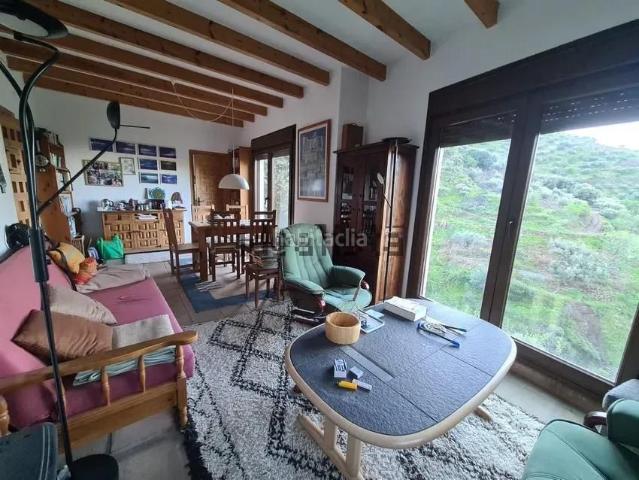 Chalet en venta en Arenas. Casa de 140 m2 en parcela de 1.016 m2, 3 dormitorios y 1 baño en finca rústica. Chalets.