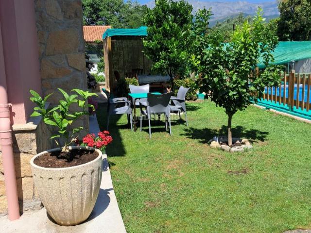 Chalet en venta en Arenas de San Pedro. Localizado en la mejor zona, vistas sierra gredos. Chalets Arenas de San.
