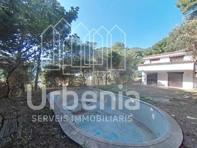 Chalet en venta en Arenys de Munt. Amplia casa en Arenys de Munt, Barcelona, perfecto para parejas. Chalets Arenys de.
