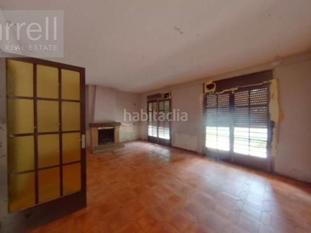 Chalet en venta en Arenys de Munt. Encantador chalet en Arenys de Munt, Barcelona, con 4 dormitorios, 2 baños y una amplia parcela de 182 m que incluye piscina, jard. Chalets Arenys de.