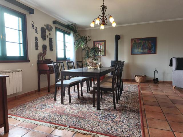 Chalet en venta en Ares. Chalet con piscina en el Raso, Ares. Chalets.