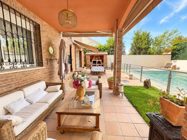 Chalet en venta en Arganda del Rey, Los Villares. CHALET INDEPENDIENTE EN ARGANDA DEL REY, EN LOS VILLARES. Chalets Arganda del.