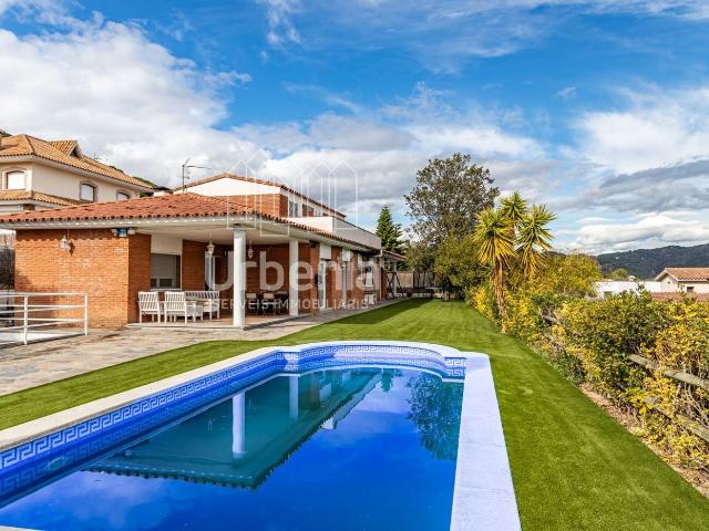 Chalet en venta en Argentona, Nucli Urbà. Chalet independiente de 6 habitaciones y 4 baños en Argentona. Chalets.