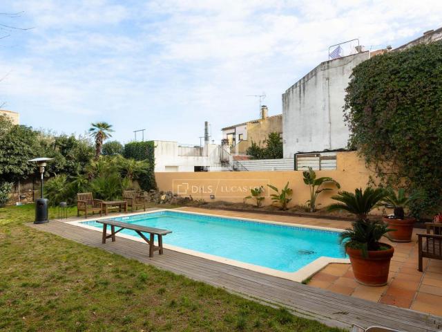 Chalet en venta en Argentona, Nucli Urbà. Preciosa casa modernista de 5 dormitorios en venta en Argentona. Chalets.