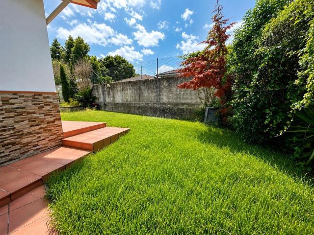 Chalet en venta en Argoños. Chalet independiente en Argoños con 306m2 de jardin. Chalets.