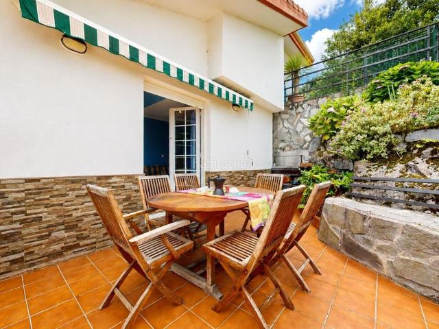 Chalet en venta en Argoños. Bifamiliar cerca de la playa. Chalets.
