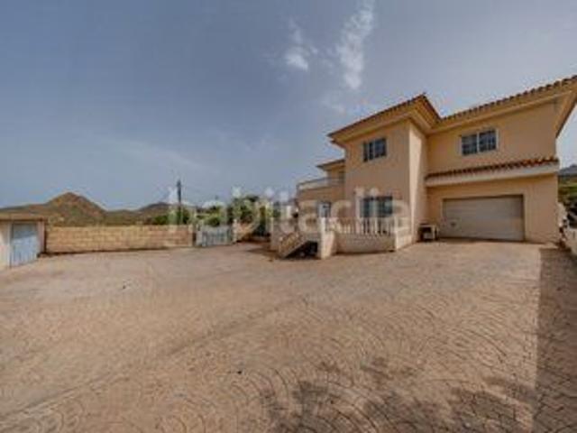 Chalet en venta en Arona, Buzanada. Chalets.