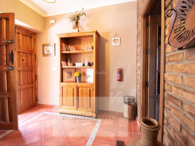 Chalet en venta en Arriate. Encantadora casa con piscina cubierta y vistas a la sierra en Arriate. Chalets.