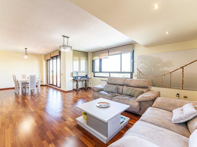 Chalet en venta en Arroyomolinos, Zona Europa. MARAVILLOSO CHALET INDIVIDUAL EN AVD. ITALIA !. Chalets.