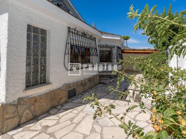 Chalet en venta en Arroyomolinos, Casco Antiguo La Dehesa Los Monteros. SE VENDE FABULOSO CHALET PAREADO EN ZONA CASCO ANTIGUO LA DEHESA DE LOS MONTEROS. Chalets.