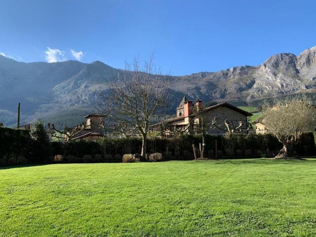 Chalet en venta en Atxondo. Casa Chalet independiente en venta en Plaza San Juan, Atxondo. Chalets.
