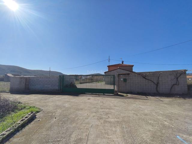 Chalet en venta en Atzeneta del Maestrat. Finca con vivienda, almacenes y amplio terreno en Atzeneta del Maestrat. Chalets Atzeneta del.