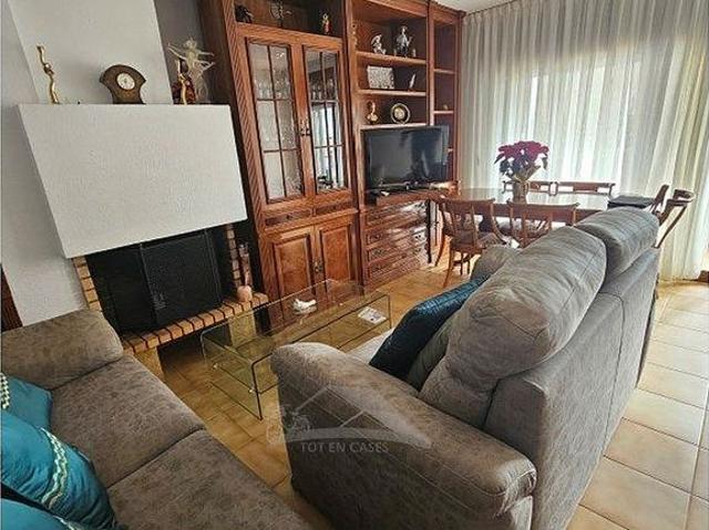 Chalet en venta en avenida Tarragona, Cunit, de 130 m² 3 habitaciones por 378.000