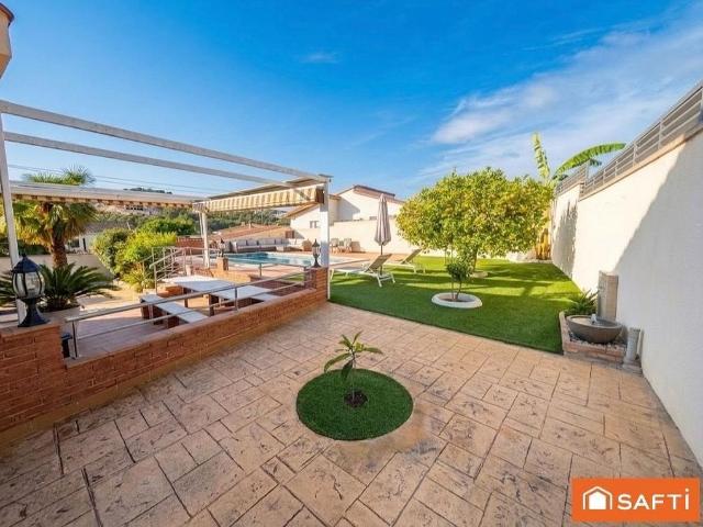Chalet en venta en avenida Til·Lers, Sant Pere de Ribes, de 315 m² 7 habitaciones por 695.000