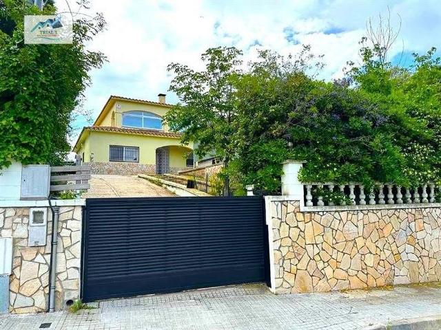 Chalet en venta en avenida De Tordera, Tordera, de 369 m² 3 habitaciones por 250.000