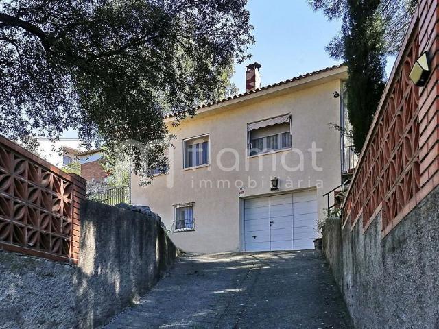 Chalet en venta en avenida Àngel Guimerà, Sentmenat, de 162 m² 3 habitaciones por 620.000