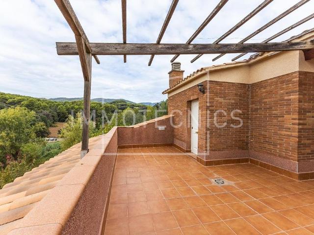 Chalet en venta en avenida Ca L'esmandia, Cànoves i Samalús, de 365 m² 5 habitaciones por 399.000