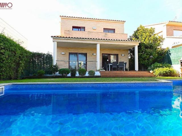 Chalet en venta en avenida Camp D'esports, Vendrell, El, de 225 m² 5 habitaciones por 650.000