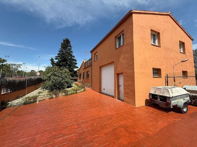 Chalet en venta en avenida Can Dalmases, Collbató, de 175 m² 3 habitaciones por 435.000